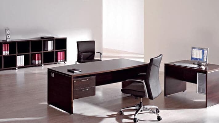 Sillas y mesas de oficina en Ourense