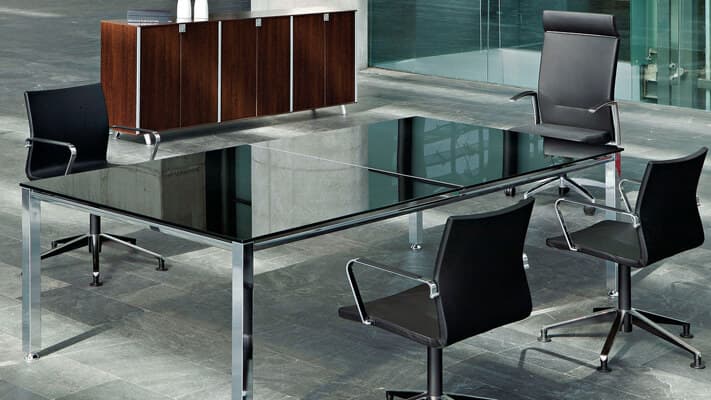 Sillas y mesas de oficina en Ourense