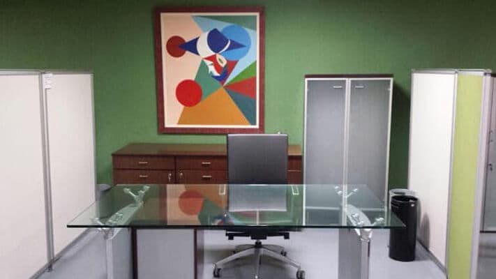 Sillas y mesas de oficina en Ourense