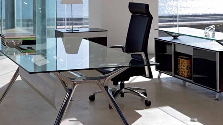 Sillas y mesas de oficina en Ourense